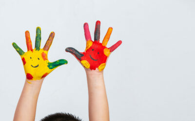 The hands of the child who smeared on the gray background.